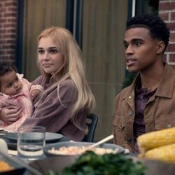 Kyle Bary y Nikki Roumel en la temporada 1 y el capítulo 05 de 'Ginny y Georgia'