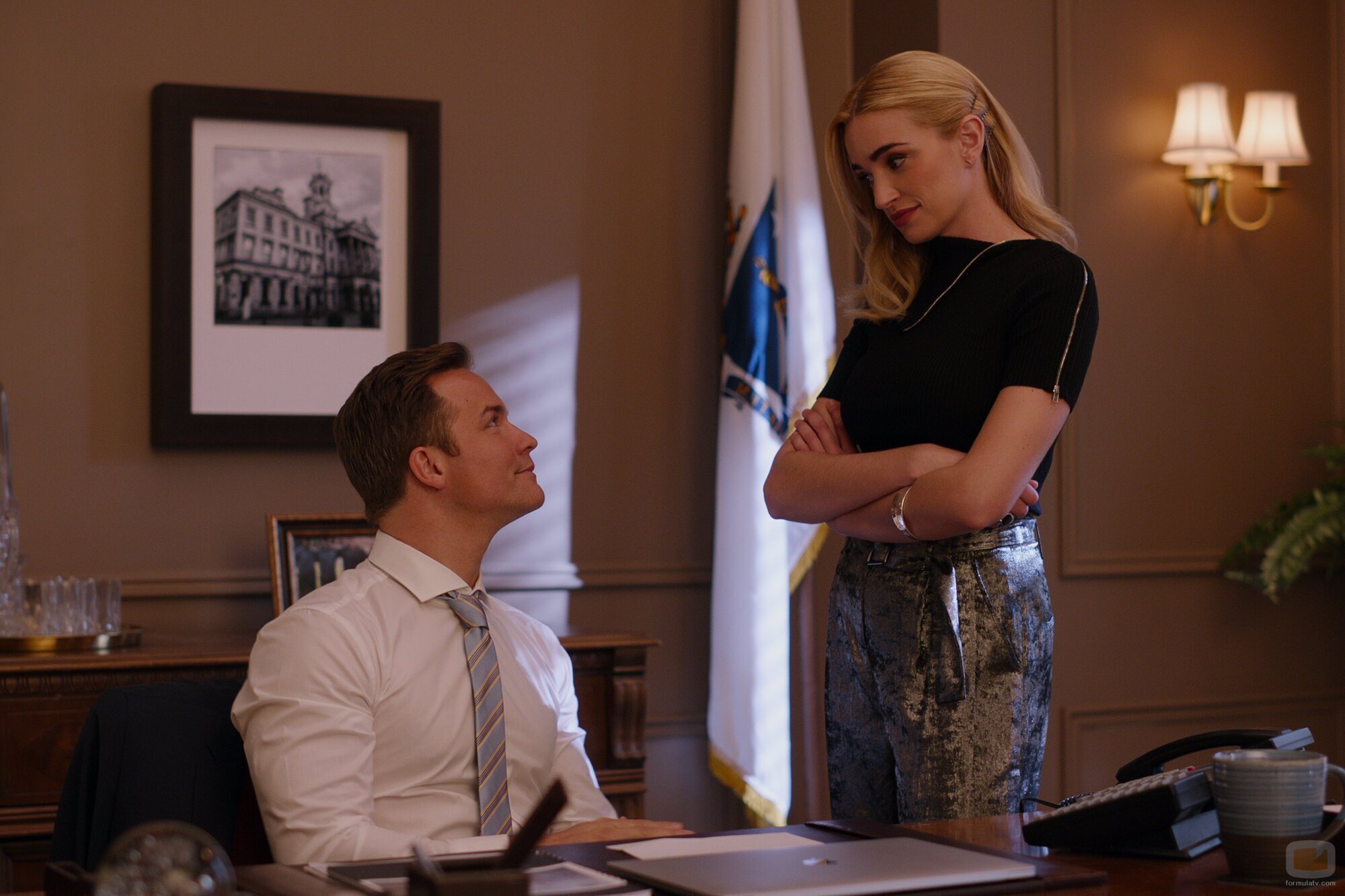 Brianne Howey y Scott Porter en 1x08 titulado 'Tomas una, luego otra' de 'Ginny y Georgia'