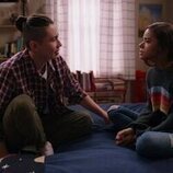 Antonia Gentry y Mason Temple en el 1x08 de 'Ginny y Georgia'