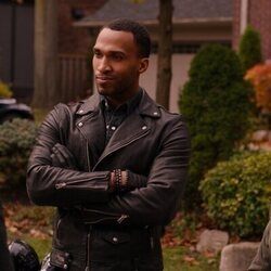 Capítulo 8 titulado 'Tomas una, luego otra' de 'Ginny y Georgia'