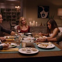 'Tomas una, luego otra' de 'Ginny & Georgia'