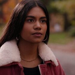 Rebecca Ablack en el 'Tomas una, luego otra' de 'Ginny & Georgia'