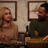 Brianne Howey y Nathan Mitchell en Capítulo 9 titulado 'Los sentimientos son difíciles' de 'Ginny y Georgia'