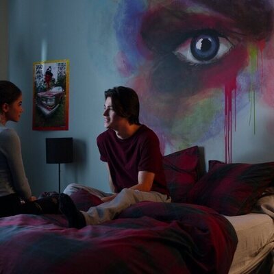 Felix Mallard y Antonia Gentry en el 1x09 de 'Ginny & Georgia'
