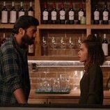 Antonia Gentry y Raymond Ablack en 1x09 'Los sentimientos son difíciles' de 'Ginny y Georgia'