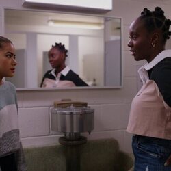 Antonia Gentry y Tameka Griffiths en 1x10 titulado 'La mayor traición desde Caín y Abel' de 'Ginny y Georgia'