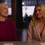 Brianne Howey y Jennifer Robertson en el 1x10 de 'Ginny & Georgia'