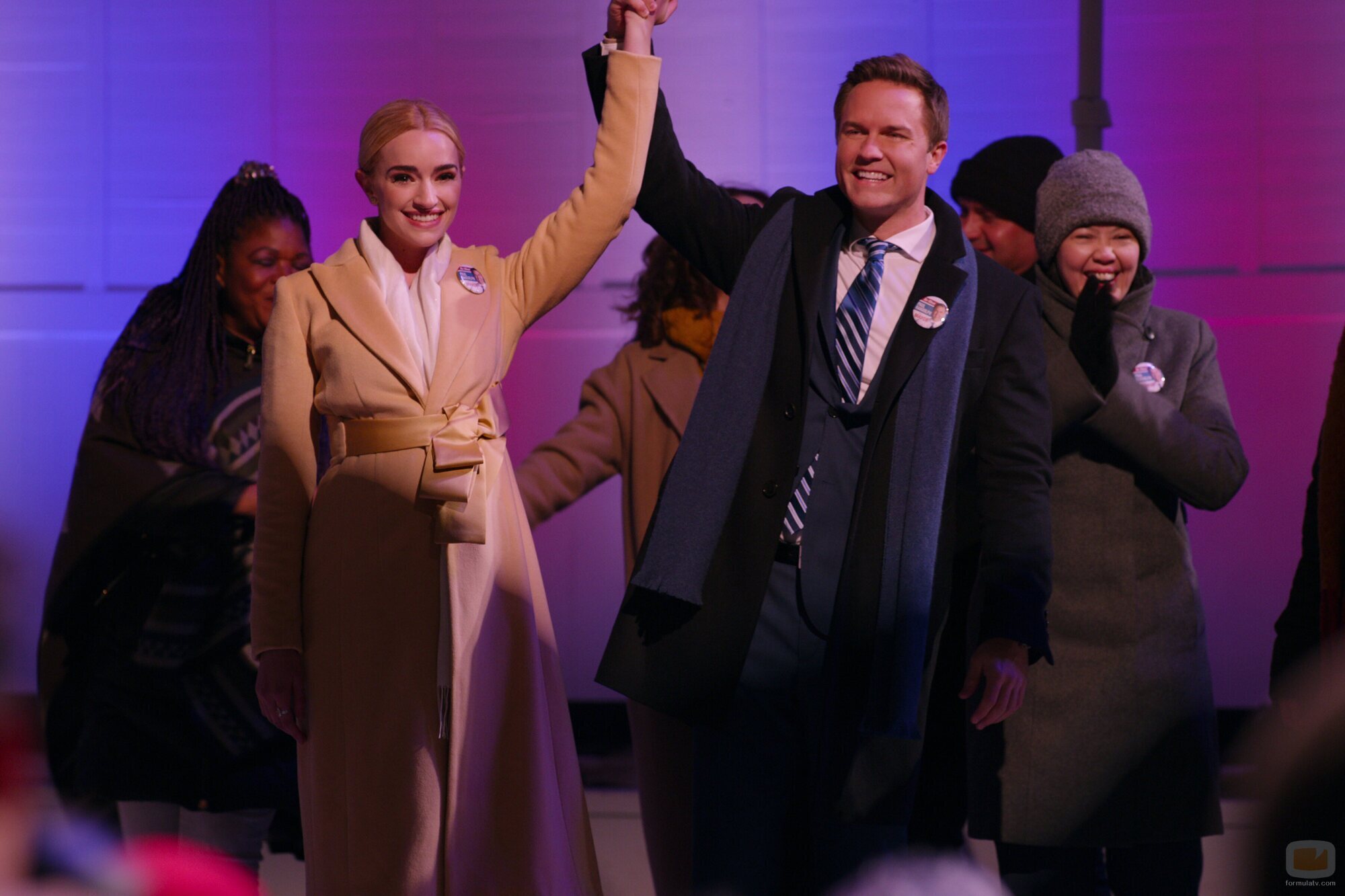Brianne Howey y Scott Porter en el 1x10 de 'Ginny y Georgia'