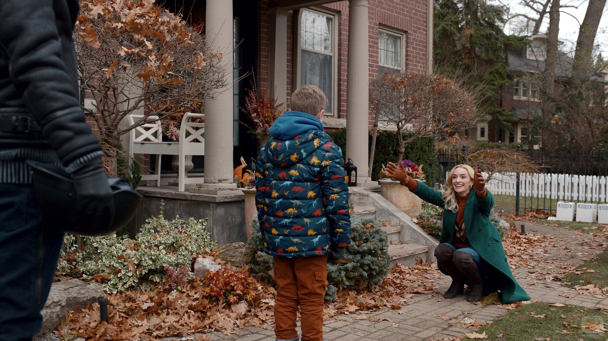 Brianne Howey en 2x01 titulado '¡Bienvenidos, perras!' de 'Ginny y Georgia'
