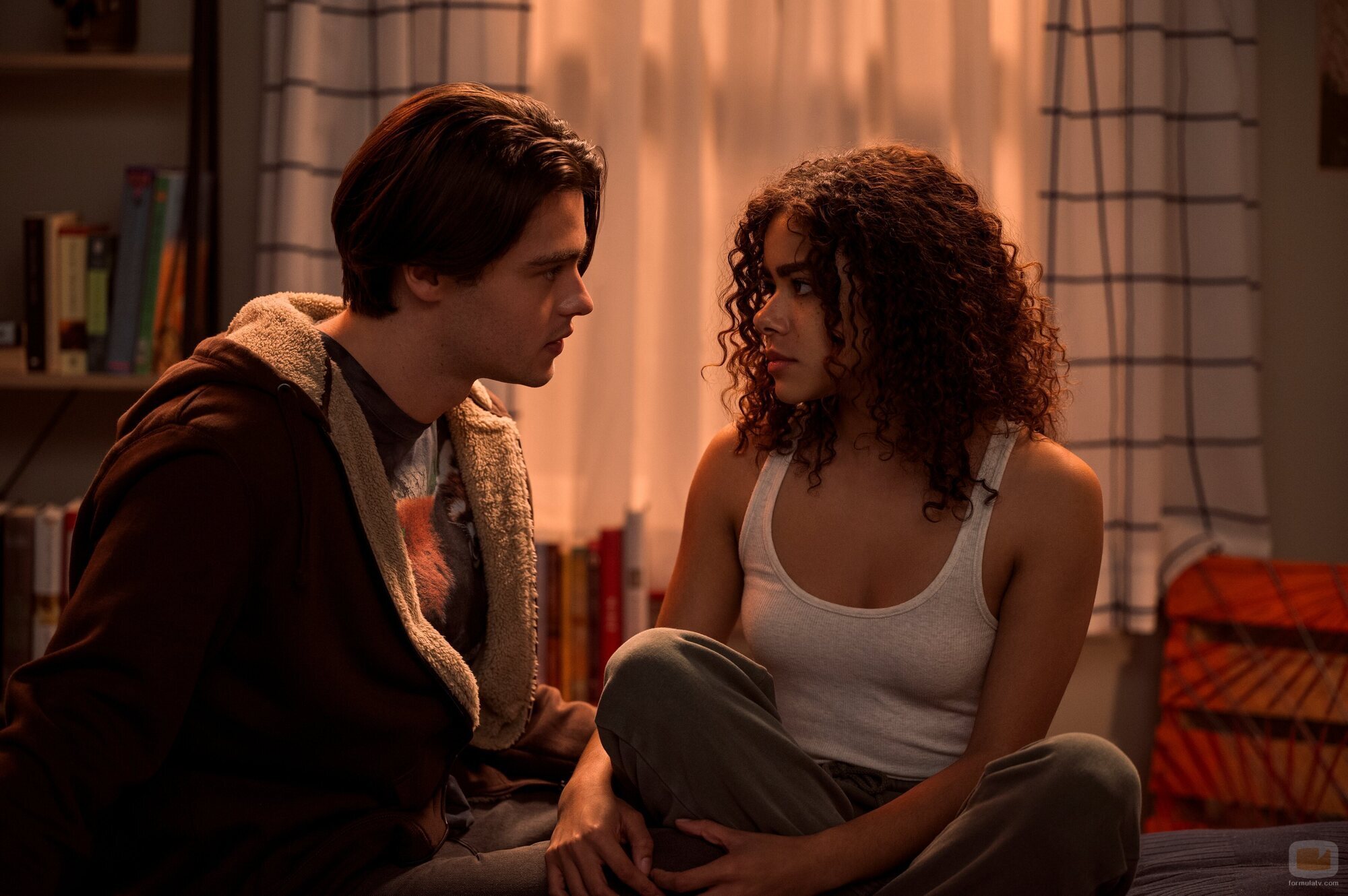 Felix Mallard y Antonia Gentry en 2x01 titulado '¡Bienvenidos, perras!' de 'Ginny y Georgia'
