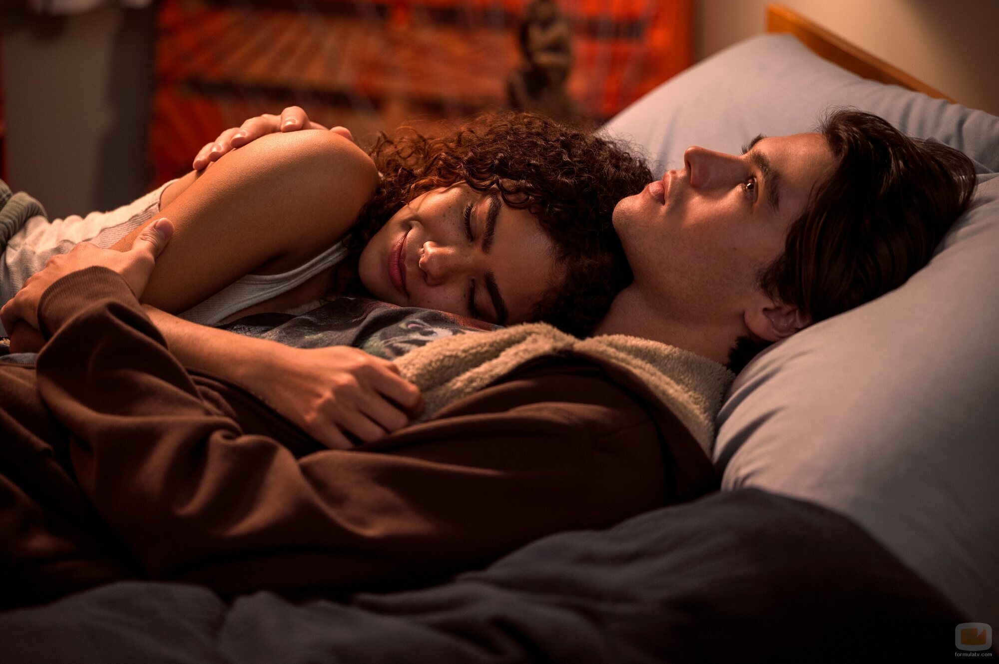 Felix Mallard y Antonia Gentry en 2x01 '¡Bienvenidos, perras!' de 'Ginny y Georgia'