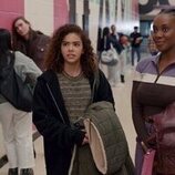 Antonia Gentry y Tameka Griffiths en 2x02 titulado '¿Por qué todo tiene que ser tan horrible siempre y para siempre?' de 'Ginny y Georgia'