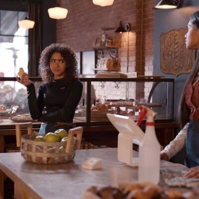 Antonia Gentry y Rebecca Ablack en 2x03 '¿A qué estás jugando, jovencita?' de 'Ginny y Georgia'