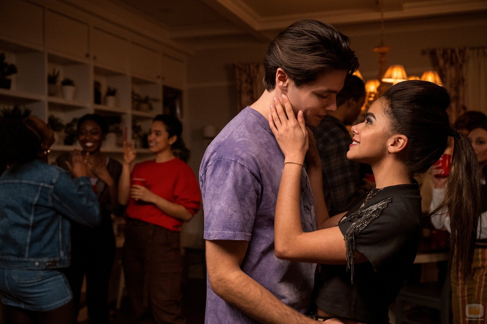 Felix Mallard y Antonia Gentry en 'Feliz cumple mío para mí' de 'Ginny y Georgia'