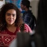 Antonia Gentry en 2x06 titulado 'Una muy feliz y especial Navidad al estilo de Ginny y Georgia' de 'Ginny y Georgia'