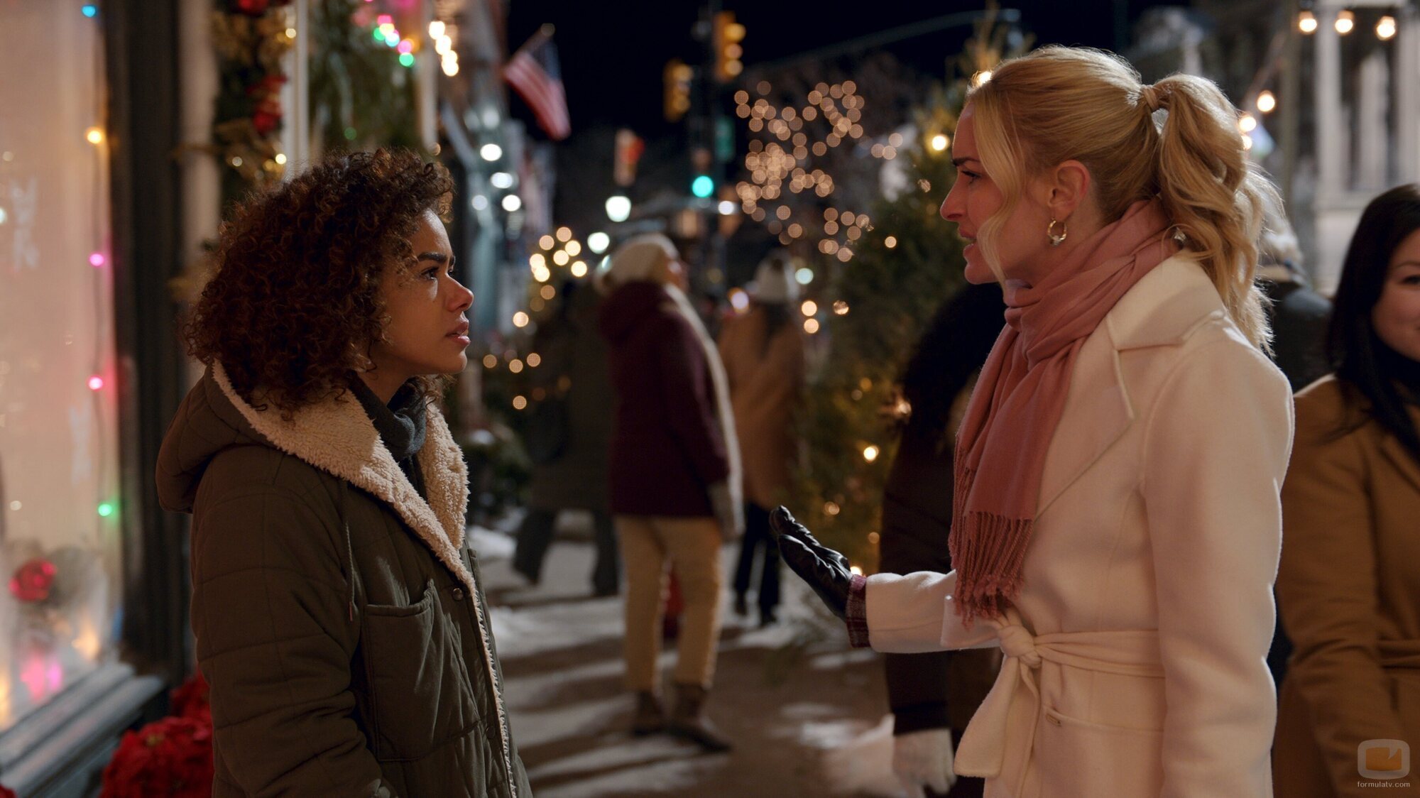 Brianne Howey y Antonia Gentry en el 2x06 de 'Ginny & Georgia'