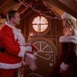 Brianne Howey y Scott Porter en 2x06 'Una muy feliz y especial Navidad al estilo de Ginny y Georgia' de 'Ginny y Georgia'