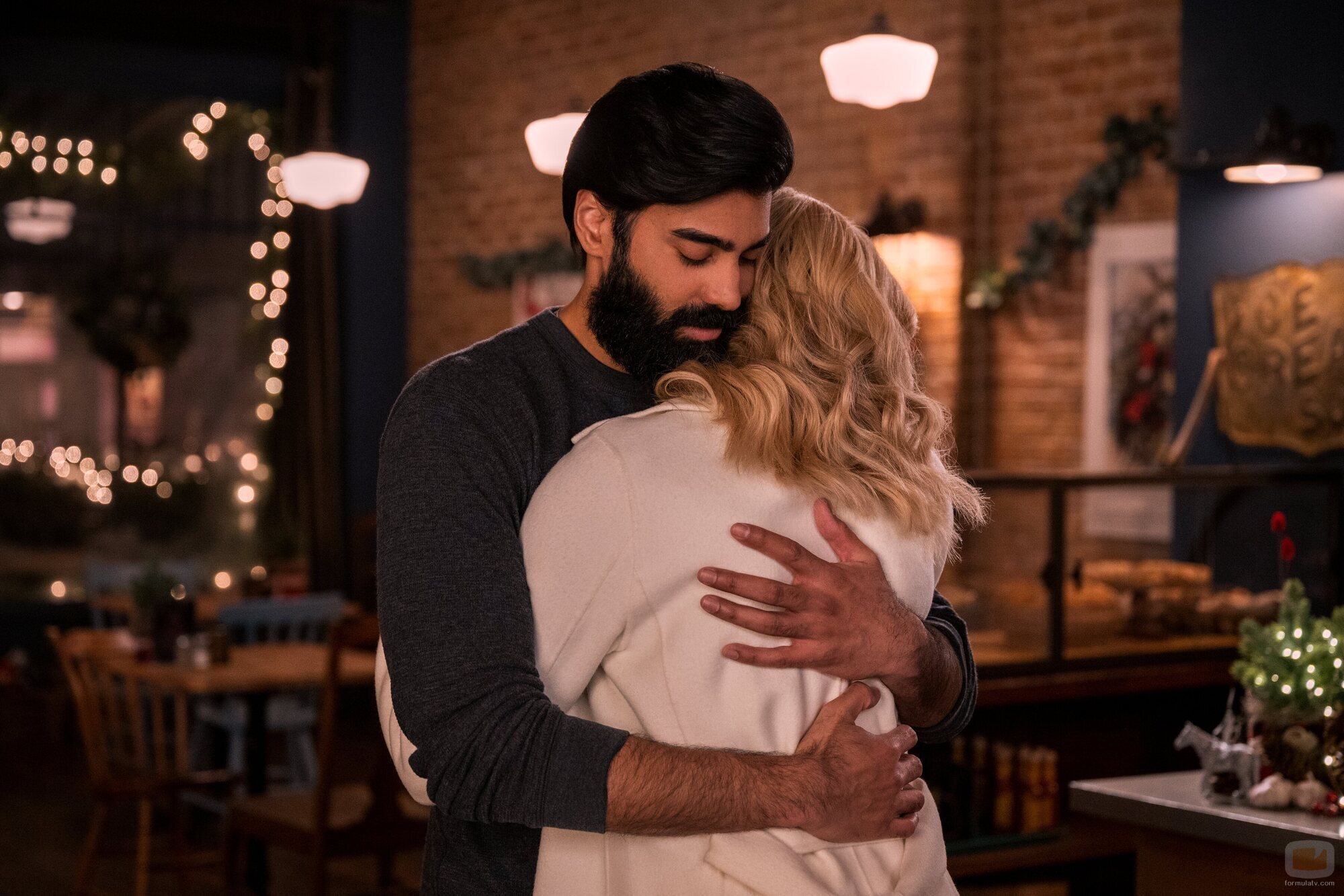 Brianne Howey y Raymond Ablack en la temporada 2 y el capítulo 06 de 'Ginny y Georgia'