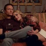 Brianne Howey y Scott Porter en 2x06 titulado 'Una muy feliz y especial Navidad al estilo de Ginny y Georgia' de 'Ginny y Georgia'