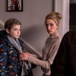 Brianne Howey y Diesel La Torraca en el 2x06 de 'Ginny y Georgia'