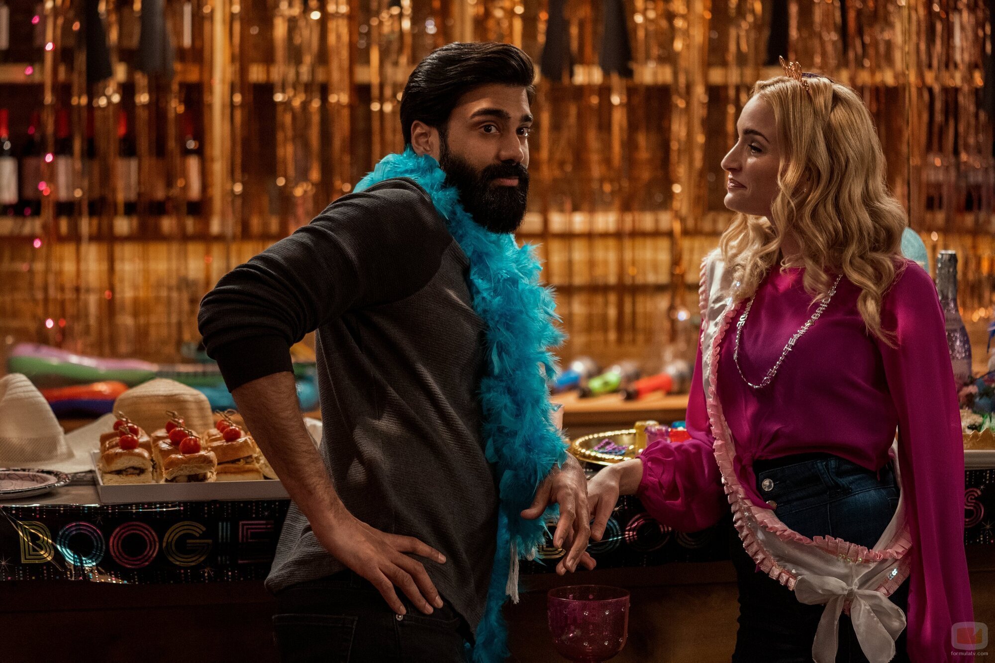 Brianne Howey y Raymond Ablack en la temporada 2 y el capítulo 07 de 'Ginny y Georgia'