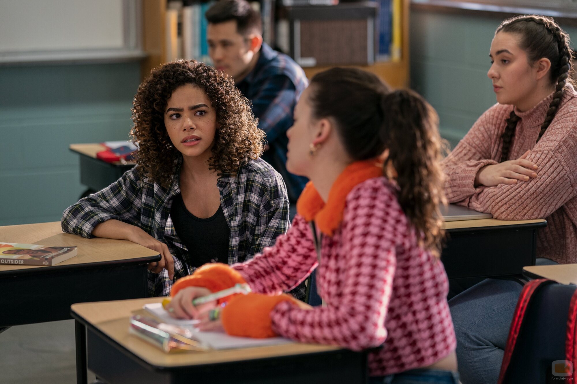 Antonia Gentry y Sara Waisglass en la temporada 2 y el capítulo 07 de 'Ginny y Georgia'