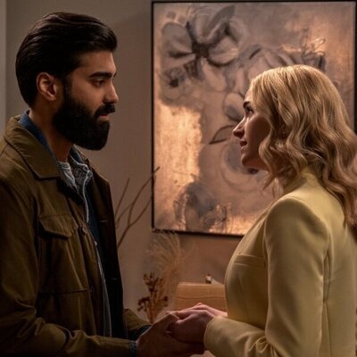 Brianne Howey y Raymond Ablack en el 2x09 de 'Ginny & Georgia'