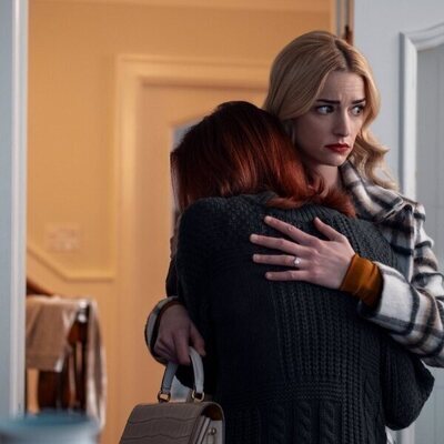 Brianne Howey y Sabrina Grdevich en la temporada 2 y el capítulo 09 de 'Ginny y Georgia'