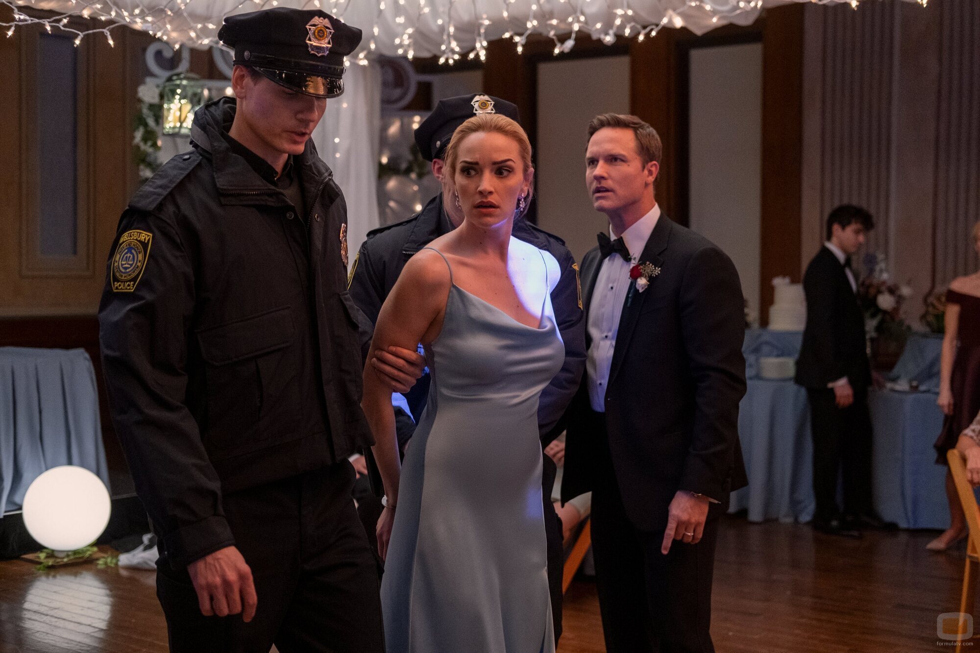 Brianne Howey y Scott Porter en 2x10 'Yo no soy Cenicienta' de 'Ginny y Georgia'