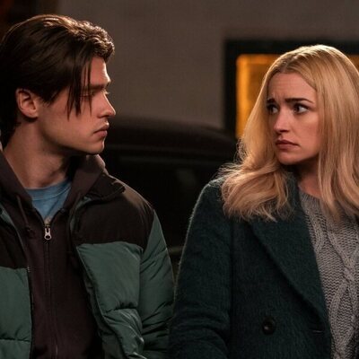 Brianne Howey y Felix Mallard en el 2x10 de 'Ginny y Georgia'