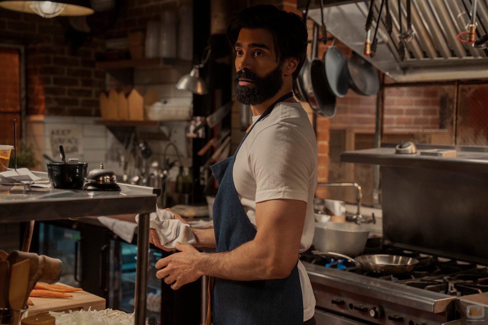 Raymond Ablack en 'No da ni para un pódcast' de 'Ginny y Georgia'