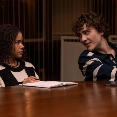 Ty Doran y Antonia Gentry en 3x02 titulado 'Que ya lo sé, joder' de 'Ginny y Georgia'
