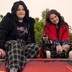 Sara Waisglass y Katelyn Wells en 3x02 titulado 'Que ya lo sé, joder' de 'Ginny y Georgia'