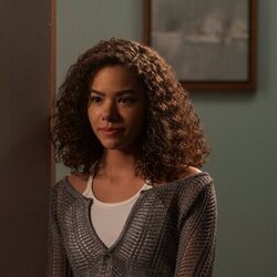 Antonia Gentry en el 'Los amigos bailan' de 'Ginny & Georgia'