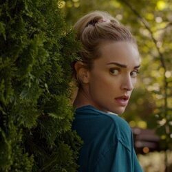 Brianne Howey en la temporada 3 y el capítulo 04 de 'Ginny y Georgia'