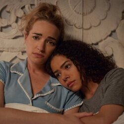 Brianne Howey y Antonia Gentry en el 3x04 de 'Ginny & Georgia'