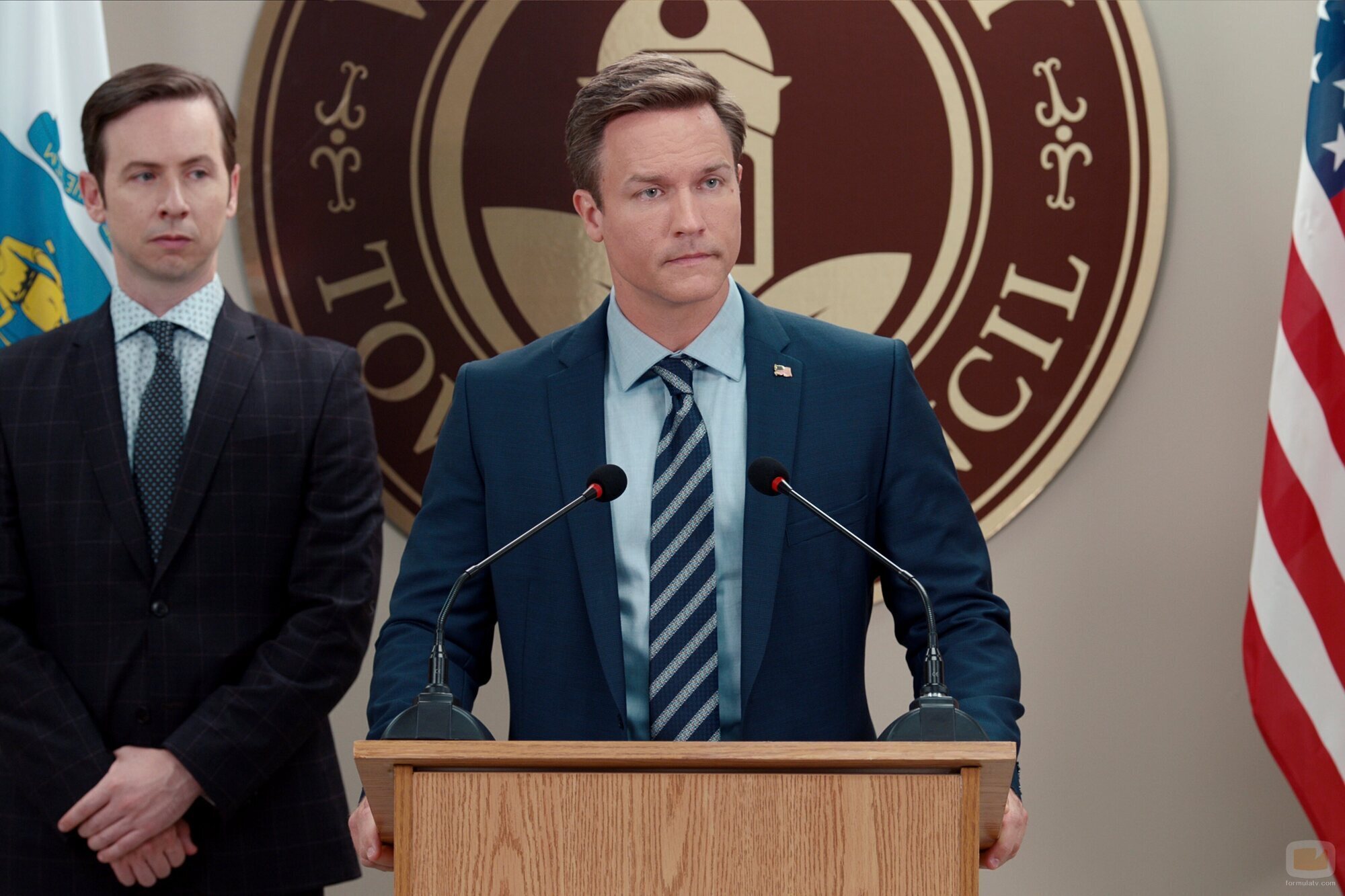 Scott Porter y Dan Beirne en el 3x08 de 'Ginny & Georgia'