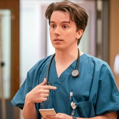Mekki Leeper en el 1x01 de 'St. Denis Medical'