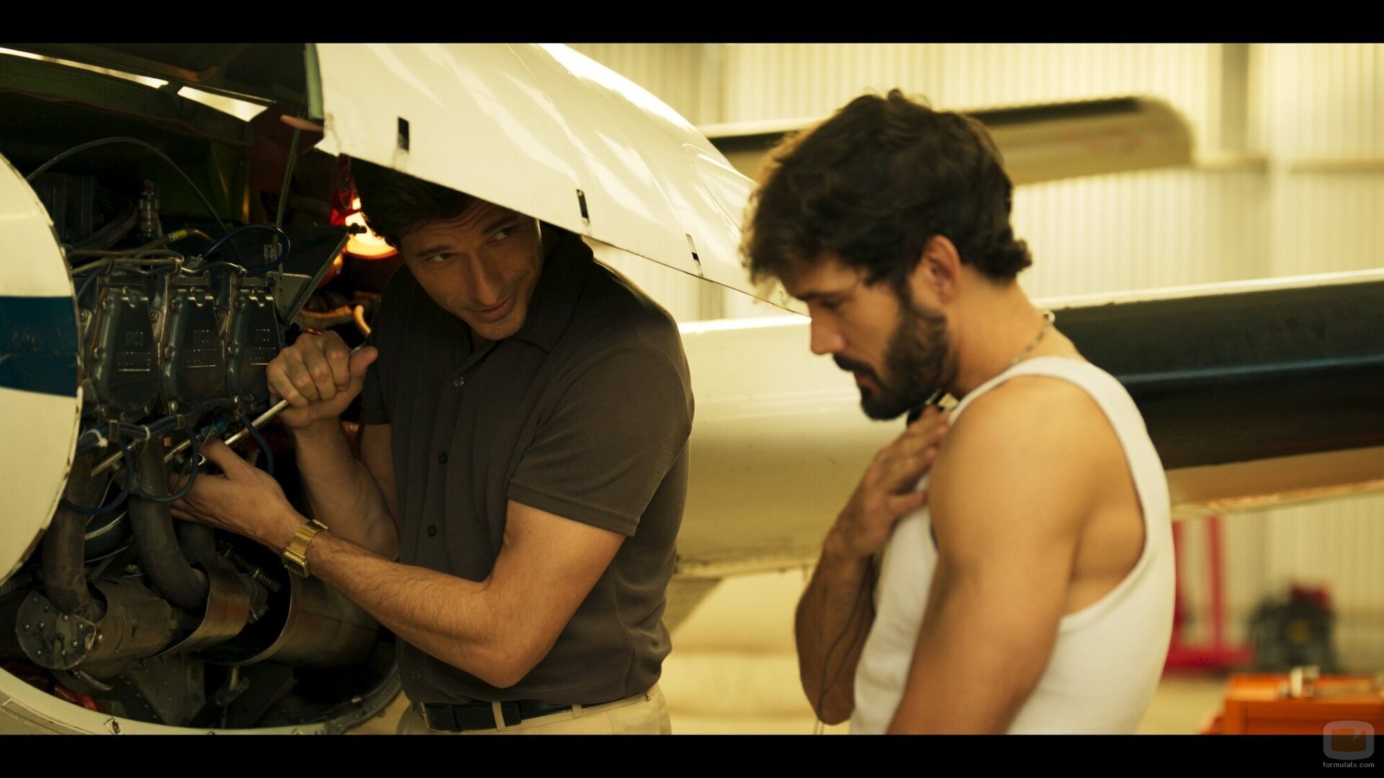 Andrés Velencoso y Oliver Ruano en 1x05 'Eva al desnudo' de 'Eva & Nicole'