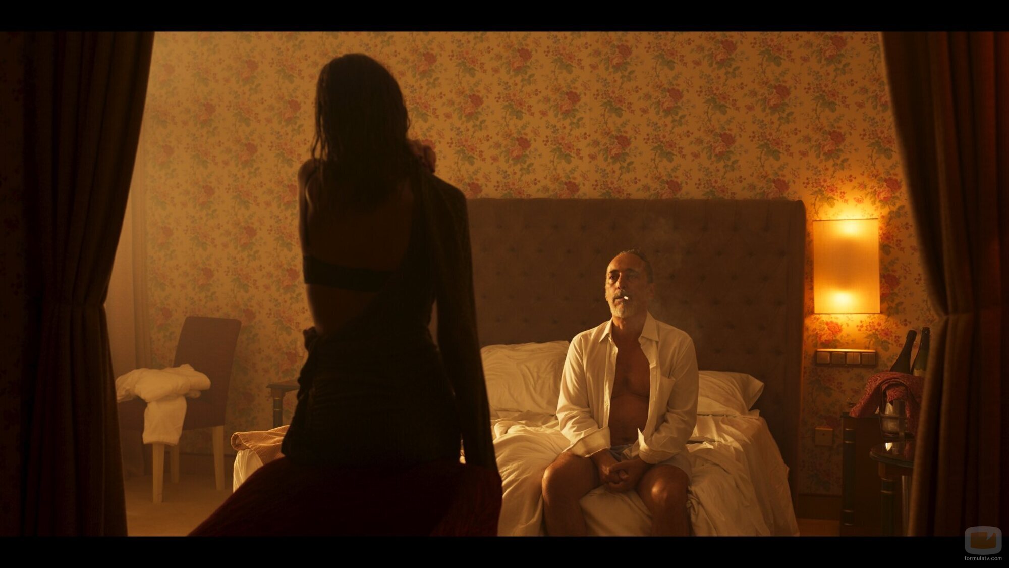 Javi Coll en 1x05 'Eva al desnudo' de 'Eva & Nicole'