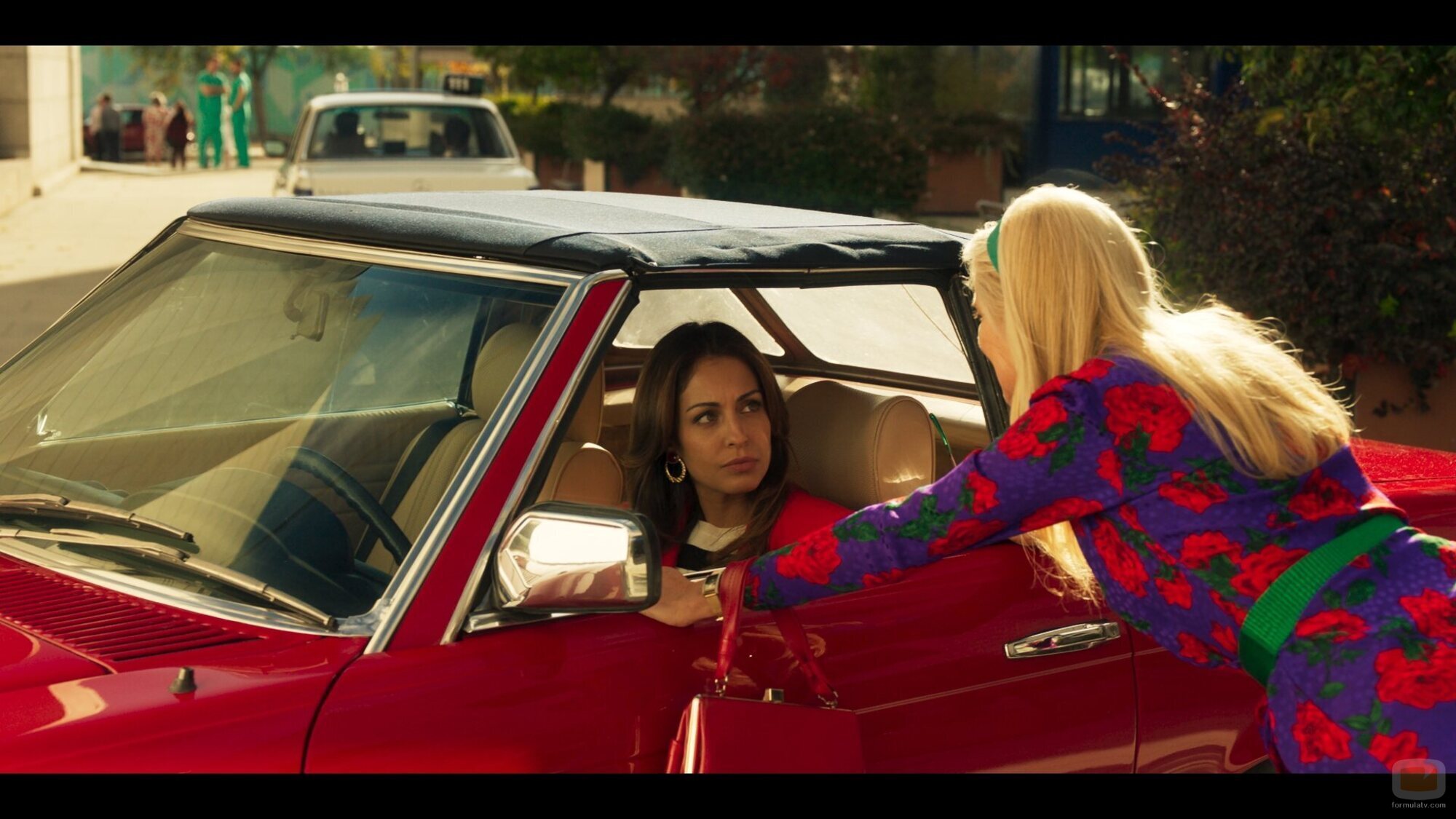 Hiba Abouk en el 1x05 de 'Eva & Nicole'