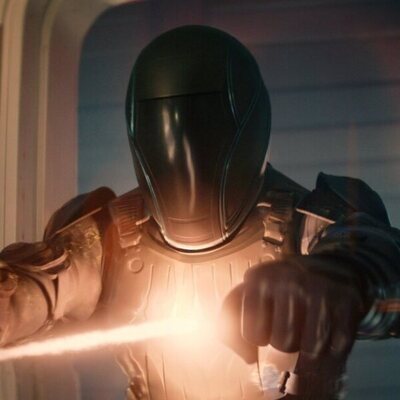Alexander Skarsgard en 1x04 titulado 'Protocolo de velocidad de escape' de 'Matabot'