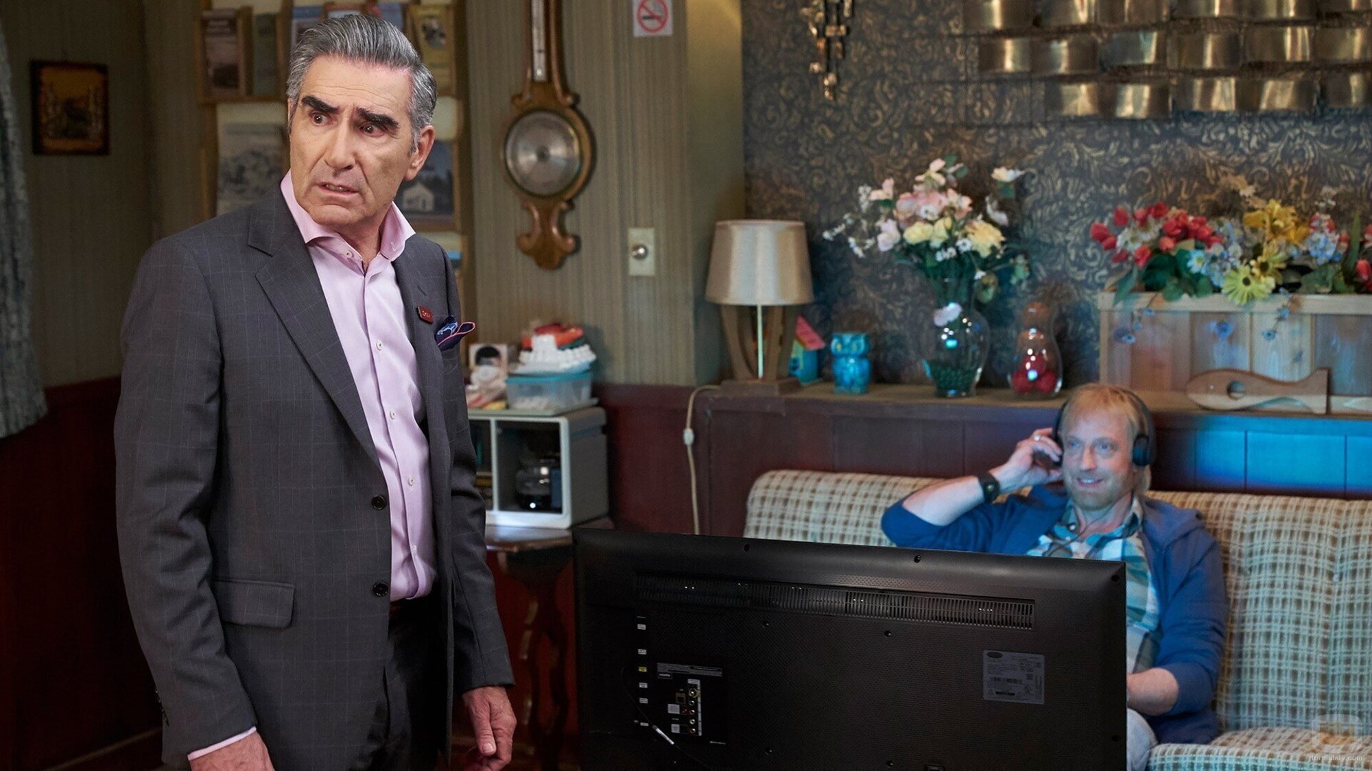 Eugene Levy y Chris Elliott en Capítulo 4 titulado 'Noche de chicas' de 'Schitt's Creek'