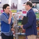 Ben Feldman y Michael Bunin en 'Intimidación en el Trabajo' de 'Superstore'