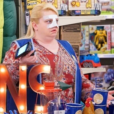 Kelly Schumann en la temporada 3 y el capítulo 06 de 'Superstore'