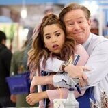 Mark McKinney y Nichole Bloom en 'Tienda de Alto Volumen' de 'Superstore'