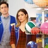 America Ferrera y Ben Feldman en 'Ángeles y Sirenas' de 'Superstore'