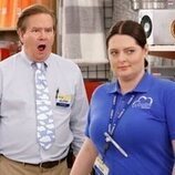 Lauren Ash y Mark McKinney en el 3x11 de 'Superstore'
