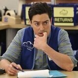 Ben Feldman en 'Día de la Marmota' de 'Superstore'