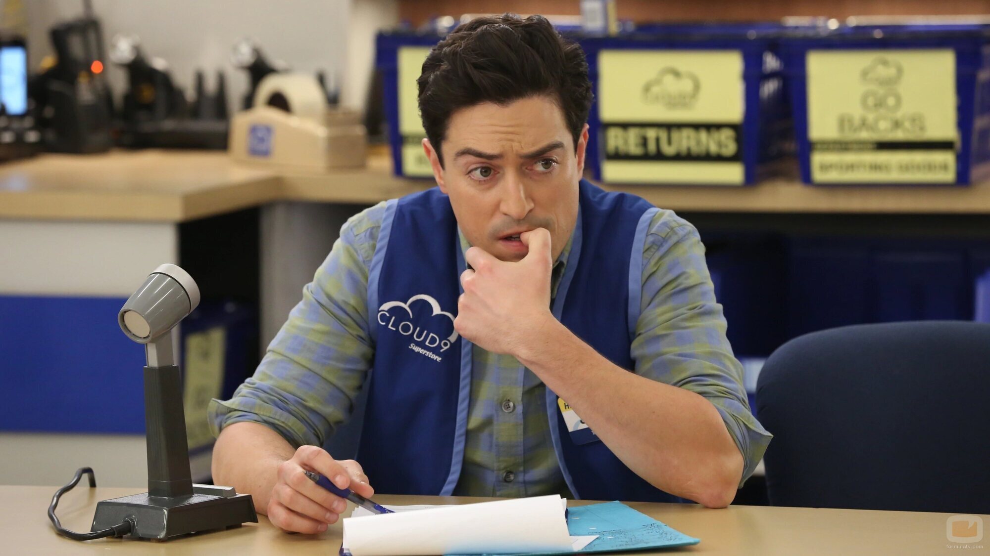 Ben Feldman en 'Día de la Marmota' de 'Superstore'